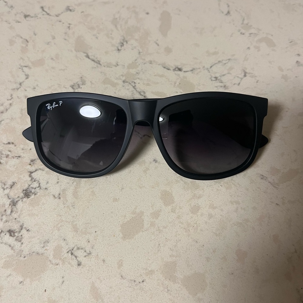 Ray-Ban Justin Black Polarized Gradient Grey Lens 54MM Sunglasses RB4165 622/T3 - Picture 2 of 10